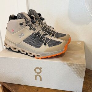 On Running Cloudtrax Sneakers in Sand and Black